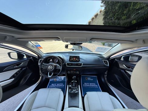 Used 2018 MAZDA MAZDA3 Grand Touring image 19