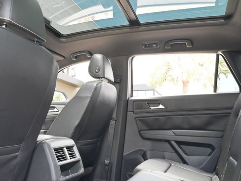 Used 2020 Volkswagen Atlas Cross Sport SE w/ Panoramic Sunroof Package FWD image 11