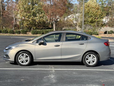 Used 2017 Chevrolet Cruze LT w/ Convenience Package image 6