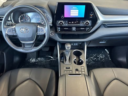 Certified 2024 Toyota Highlander XLE AWD/4WD image 12