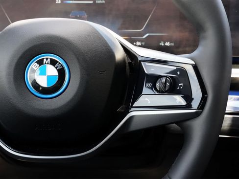 Used 2024 BMW i5 eDrive40i image 11