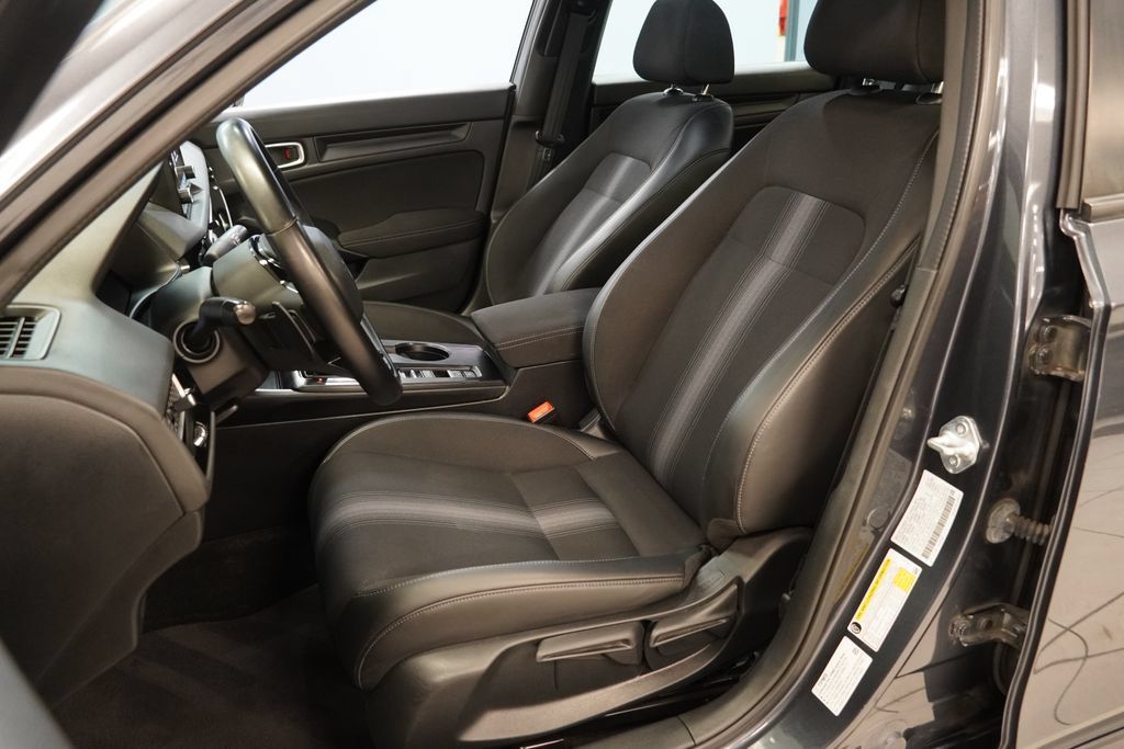 Used 2023 Honda Civic Sport image 3