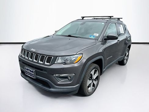 Used 2019 Jeep Compass Latitude w/ Popular Equipment Group AWD/4WD image 3