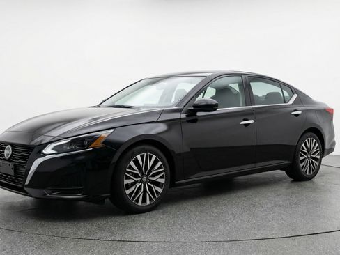Used 2025 Nissan Altima 2.5 SV image 3