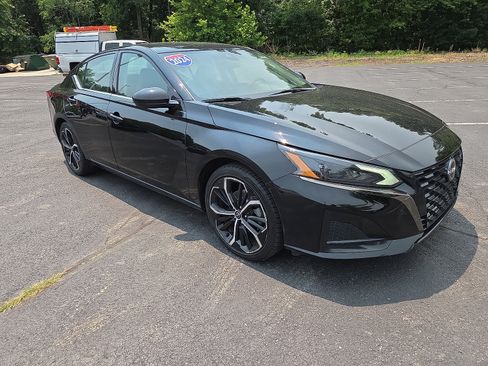 Used 2024 Nissan Altima 2.5 SR FWD image 1
