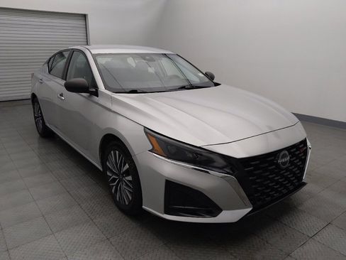 Used 2024 Nissan Altima 2.5 SV image 13