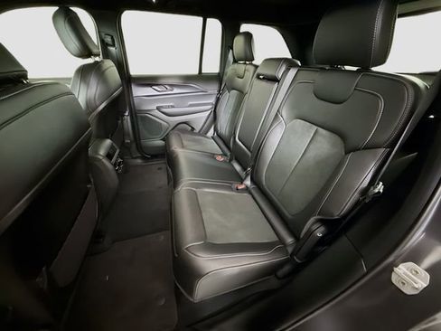 New 2025 Jeep Grand Cherokee Laredo image 23