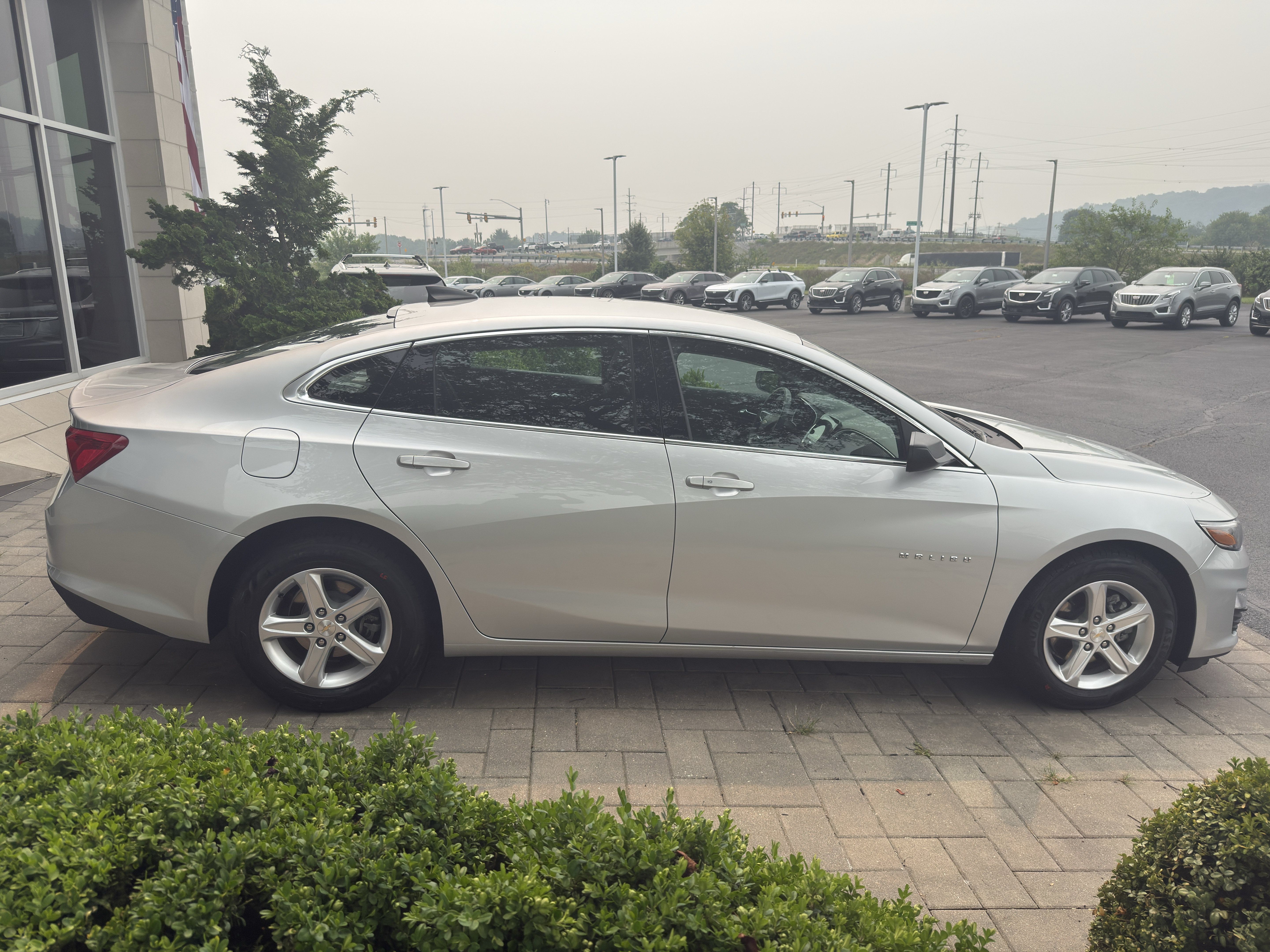 Used 2021 Chevrolet Malibu LS FWD image 9