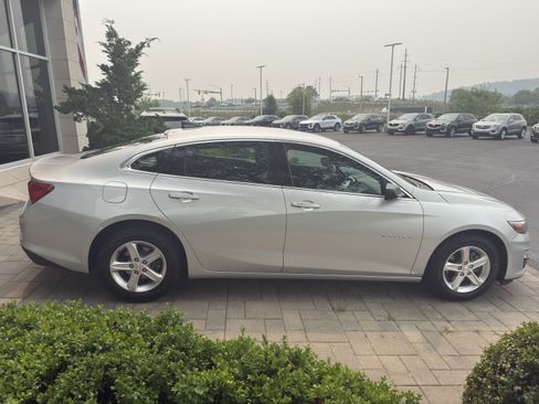 Used 2021 Chevrolet Malibu LS FWD image 9