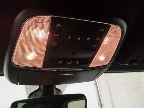 Used 2020 Jeep Grand Cherokee Limited w/ Luxury Group II AWD/4WD image 30