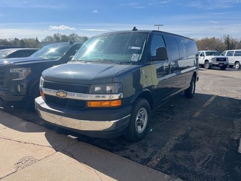 Used 2017 Chevrolet Express 3500 LT w/ LT Preferred Equipment Group RWD image 6