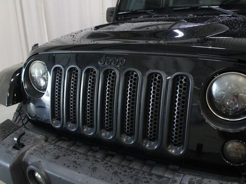 Used 2015 Jeep Wrangler Unlimited Sahara AWD/4WD image 29