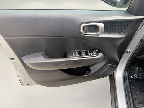 Used 2022 Hyundai Venue SE w/ Cargo Package FWD image 18