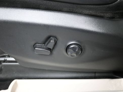 Certified 2023 Chrysler Pacifica Touring-L FWD image 12