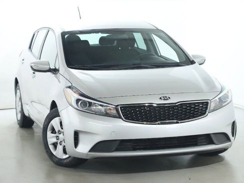 Used 2017 Kia Forte LX image 1
