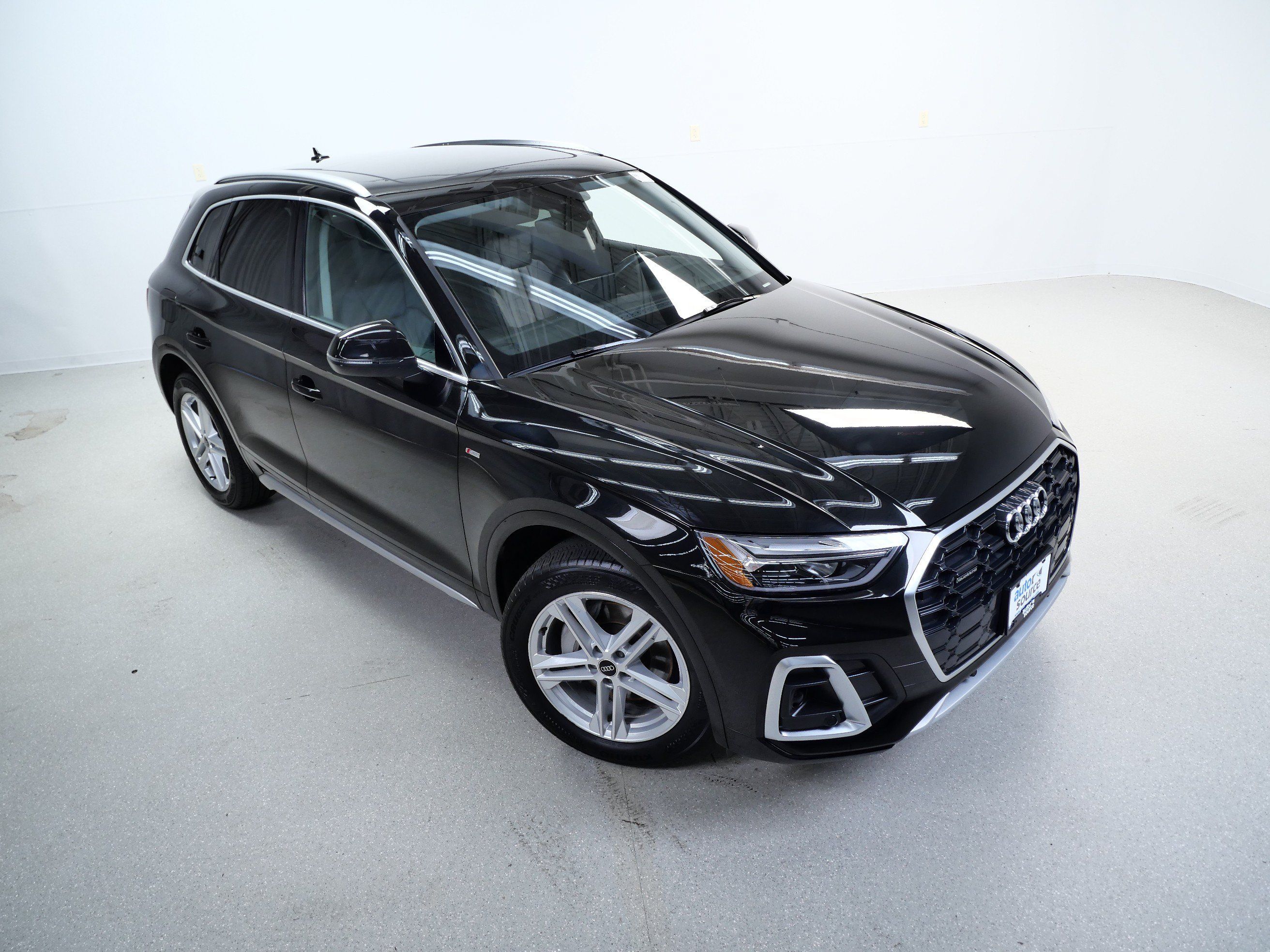 Used 2024 Audi Q5 e Premium AWD/4WD image 4