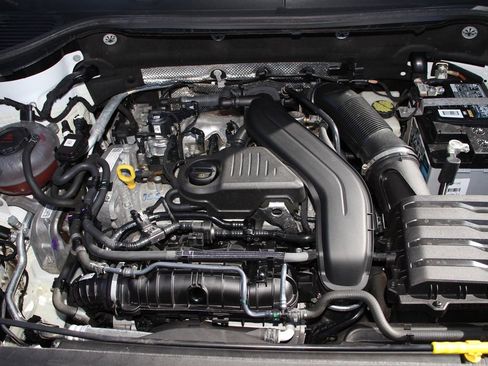 Used 2023 Volkswagen Taos SE image 29