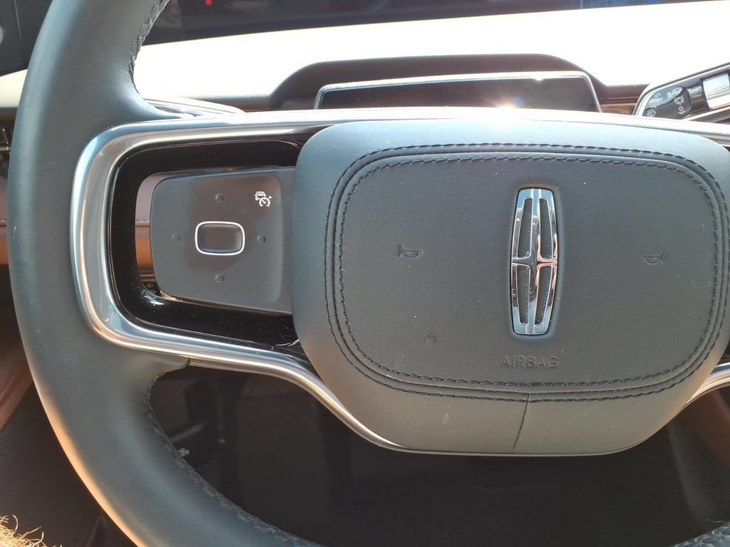 Used 2026 Lincoln Nautilus Reserve AWD/4WD image 18