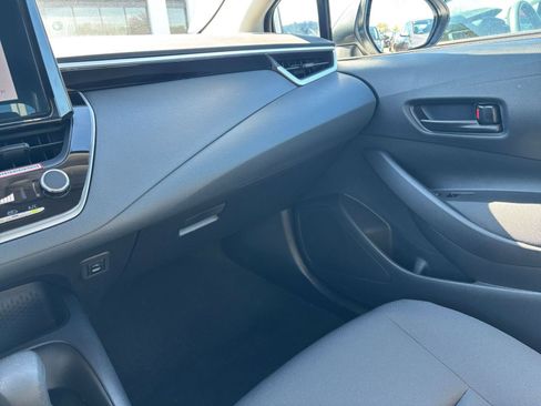Used 2025 Toyota Corolla LE image 33