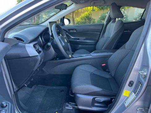 Used 2020 Toyota C-HR LE image 19