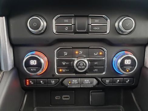 Used 2023 GMC Yukon XL SLT w/ SLT Premium Package image 19