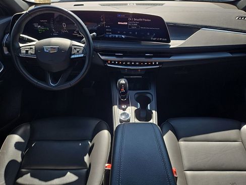 Used 2025 Cadillac XT4 Premium Luxury image 11