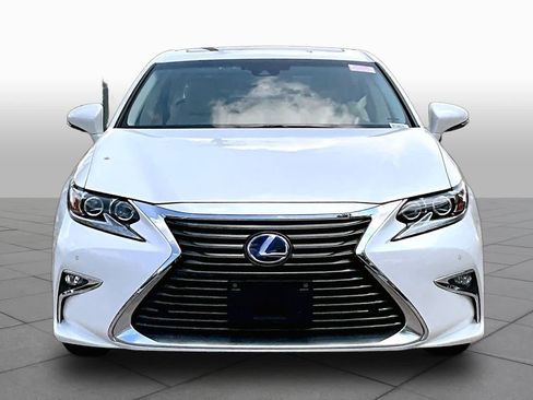 Used 2018 Lexus ES 300h w/ Luxury Package FWD image 3