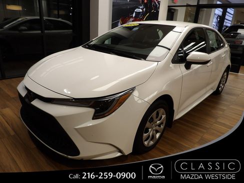 Used 2022 Toyota Corolla LE image 1
