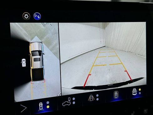 Used 2025 Chevrolet Colorado ZR2 w/ Technology Package image 14