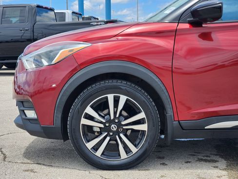 Used 2018 Nissan Kicks SR w/ Premium Package FWD image 9
