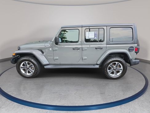 Used 2019 Jeep Wrangler Unlimited Sahara AWD/4WD image 8