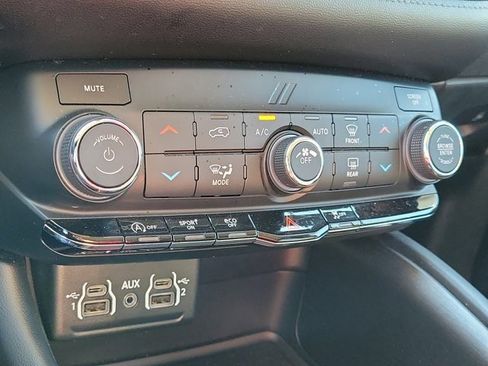 Used 2022 Dodge Durango SXT image 25