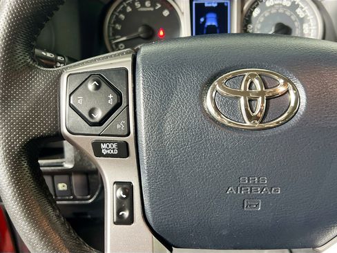 Used 2018 Toyota Tacoma SR5 image 18