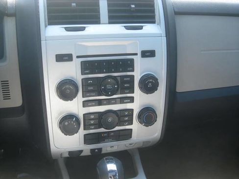 Used 2010 Mercury Mariner 4WD image 23