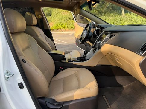 Used 2014 Hyundai Sonata Limited w/ Panoramic Sunroof Package 02 FWD image 24