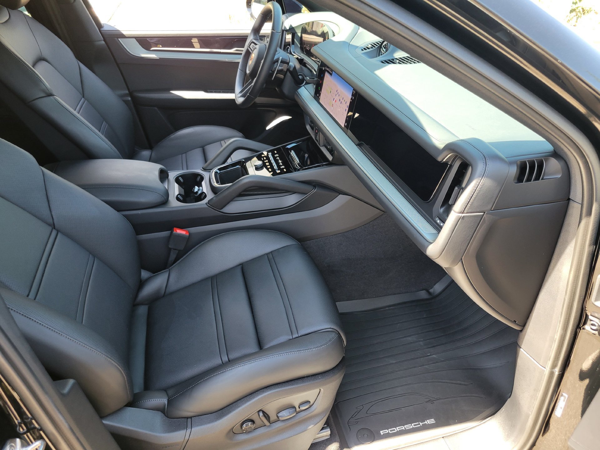 Certified 2026 Porsche Cayenne Coupe AWD/4WD image 26