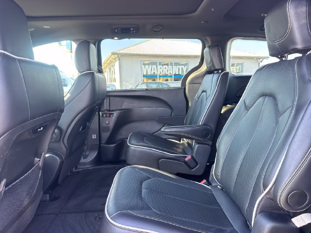 Used 2026 Chrysler Pacifica Limited FWD image 11