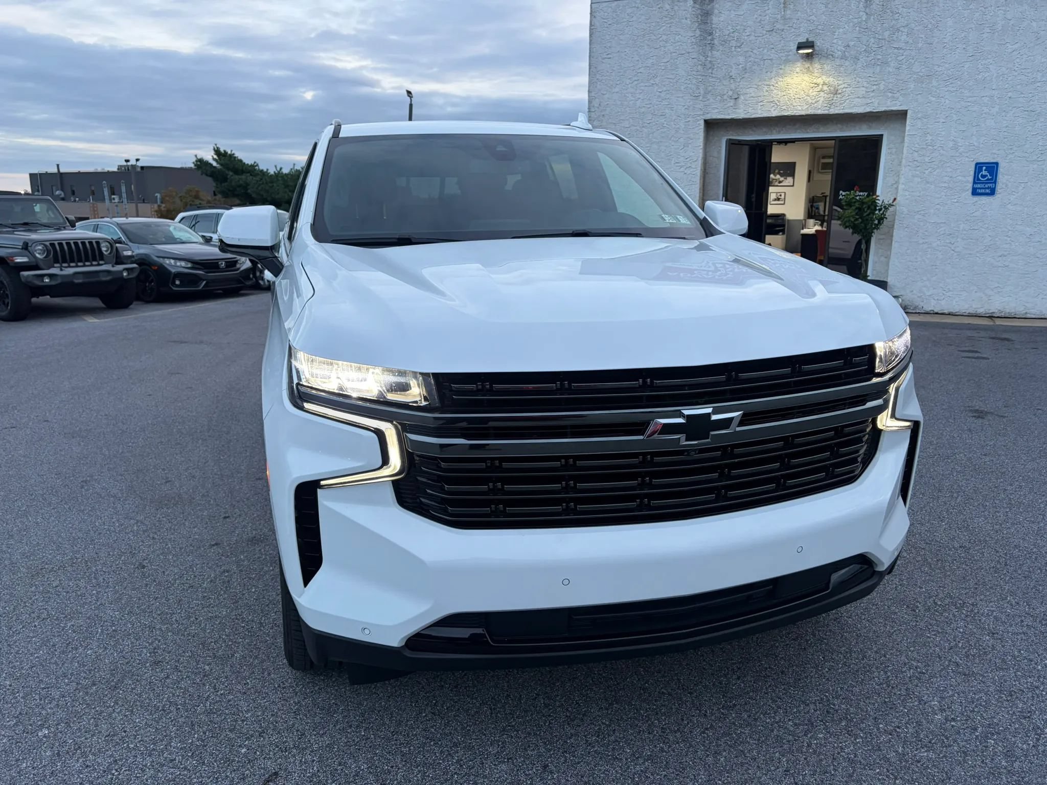 Used 2022 Chevrolet Tahoe RST w/ Luxury Package AWD/4WD image 5