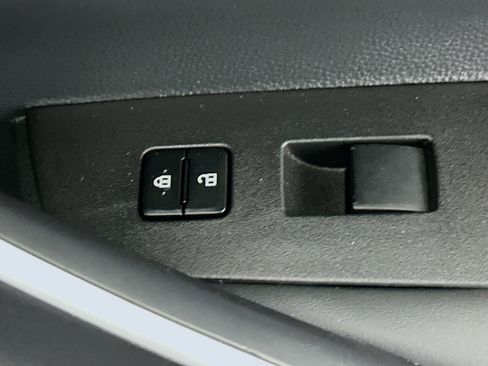 Used 2025 Toyota Corolla SE image 29