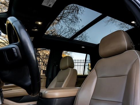 Used 2021 Chevrolet Tahoe Premier w/ Premium Package image 12