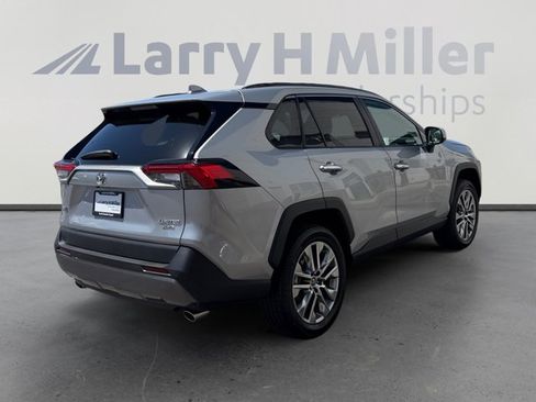 Used 2020 Toyota RAV4 Limited AWD/4WD image 5