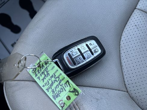 Used 2018 Chrysler Pacifica Touring-L image 33