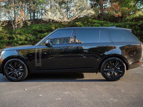 Used 2023 Land Rover Range Rover Long Wheelbase SE image 4
