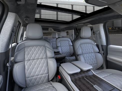 New 2026 Lincoln Navigator Black Label AWD/4WD image 10