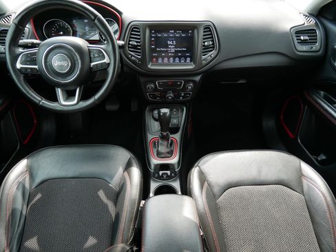 Used 2019 Jeep Compass Trailhawk w/ Cold Weather Group AWD/4WD image 10