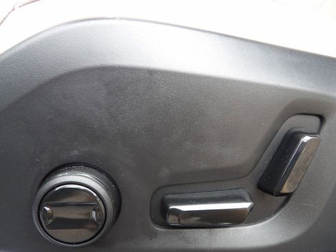 Certified 2025 Volvo XC90 B6 Plus image 15