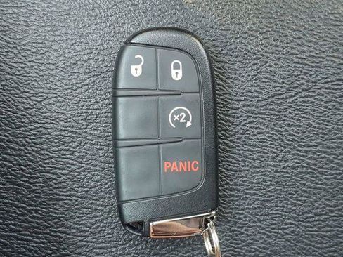 Certified 2025 Jeep Compass Limited AWD/4WD image 34