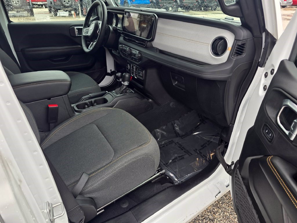 Used 2026 Jeep Wrangler Unlimited Sahara AWD/4WD image 29