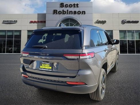 New 2025 Jeep Grand Cherokee Altitude image 4