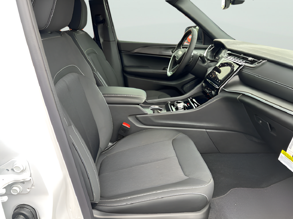 New 2026 Jeep Grand Cherokee Laredo RWD image 33